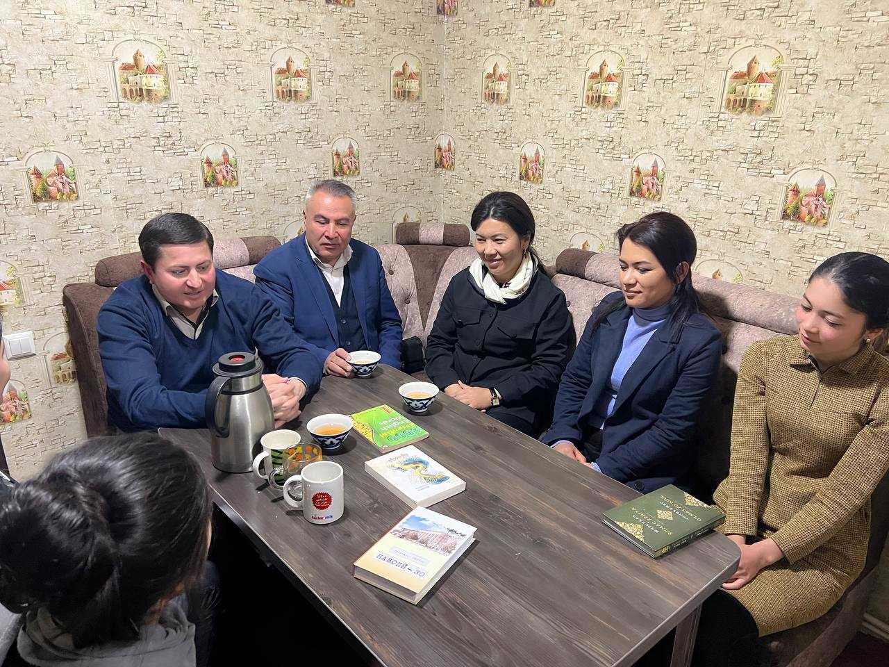 The students of the Tashkent Institute of Chemical Technology who live in rented accommodation were contacted and books were donated for them to read in their free time. | tkti.uz